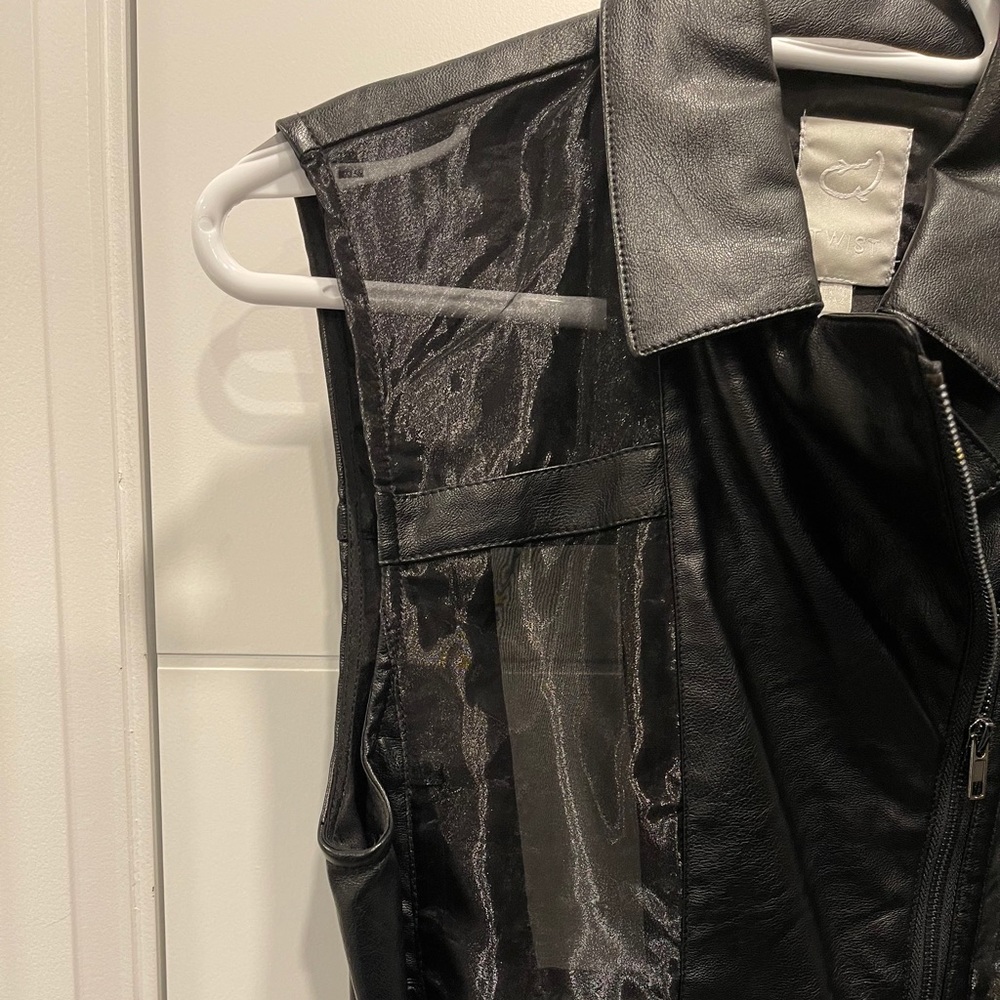 Black Vest - Picture 9 of 12